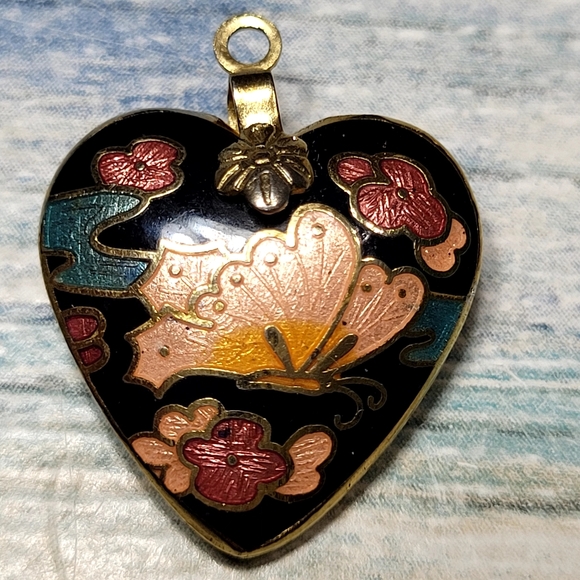 Jewelry - Vintage Cloisonne Butterflie Heart Pendant Necklace.